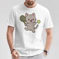テニスをする猫。かわいいスポーツ猫。 Tシャツ 面白い贈り物