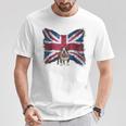 ユニオンジャックバンダナをかぶったブリティッシュブルドッグ、かわいい英国国旗。 Tシャツ 面白い贈り物