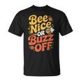 ミツバチ 養蜂家 ミツバチの巣立ち Bee Nice Or Buzz Off Tシャツ