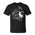 花柄の三日月と蝶を持った猫。 Tシャツ