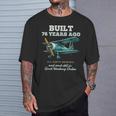 76年前に建てられた古いヴィンテージ飛行機76歳の誕生日男性。 Tシャツ 彼への贈り物