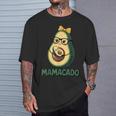 Mamacado Pregnant Avocado Mom Pun Tシャツ 彼への贈り物