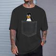 Linux Tux In A Pocket ポケットの中のlinuxタックス面白いペンギンsysadminit管理者 Tシャツ 彼への贈り物