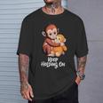 Punch Keep Holding On Cute Baby Monkey グラフィック Tシャツ 彼への贈り物