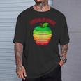 「Powered By Apples（リンゴの力）」リンゴ スライス 充電 バッテリー 残量 おもしろみ 可愛い Tシャツ 彼への贈り物
