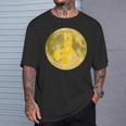 うさぎ星人 On The Yellow Moon Tシャツ 彼への贈り物