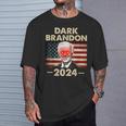 ダークブランドン・バイデン 2024 レトロフラッグ Usa ファニー ジョー・バイデン Tシャツ 彼への贈り物