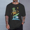 パイナップルはサーフィンのイラスト Tシャツ 彼への贈り物