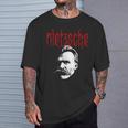フリードリヒ・ニーチェ-金属の哲学者の設計 Tシャツ 彼への贈り物