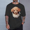 ポケットから覗く トイプードル 可愛い 犬 かわいい 子犬 犬好き 犬の飼い主 愛犬家 メンズ レディース キッズ Tシャツ 彼への贈り物