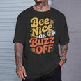 ミツバチ 養蜂家 ミツバチの巣立ち Bee Nice Or Buzz Off Tシャツ 彼への贈り物