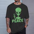 宇宙人 平和 Ufo 変な宇宙人 Tシャツ 彼への贈り物