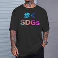 歩くsdgs 面白い おもしろ ユーモア ギャグ お笑い Tシャツ 彼への贈り物