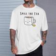 お茶をこぼす 友情 お茶好きの人 かわいい かわいい 湯呑み パーティー Tシャツ 彼への贈り物