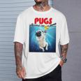 ニューヨーク港でゴム製のアヒルのおもちゃで遊ぶかわいいパグ犬 長袖tシャツ Tシャツ 彼への贈り物