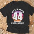 Celebrating 44 Years Of Friendship 面白いグループマッチング Tシャツ 高齢者への贈り物