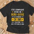 C'est Compliqué D'être Un Beau Gosse Et D'avoir 26 Ans T-Shirt Cadeaux pour les vieillards