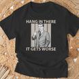 Hang In There It Gets Worse 皮肉なユーモア Tシャツ 高齢者への贈り物