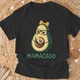 Mamacado Pregnant Avocado Mom Pun Tシャツ 高齢者への贈り物