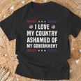 I Love My Country Ashamed Of My Government Usa 愛国的 Tシャツ 高齢者への贈り物