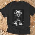 Snirt Hot Nun モチーフ 修道女 中指 Tシャツ 高齢者への贈り物