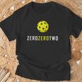 Zero Zero Two 、面白いピックルボール退職ギフト Tシャツ 高齢者への贈り物
