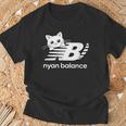 「Nyan Balance」ニャンバランス グラフィック かわいい ねこ Tシャツ 高齢者への贈り物