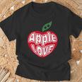 「Red Apple Fresh Fruit 」 ハート型 Love りんご フルーツ ユニークデザイン 長袖tシャツ Tシャツ 高齢者への贈り物