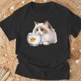 おさるのラグドール 猫と金魚 Tシャツ 高齢者への贈り物