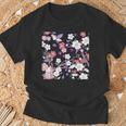クラシックな桜柄の繊細なピンクの花びら。 Tシャツ 高齢者への贈り物