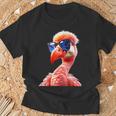 サングラスをかけたフラミンゴ フラミンゴが大好き かわいいフラミンゴ Tシャツ 高齢者への贈り物