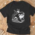 シャチに乗る猫 ファニー Tシャツ 高齢者への贈り物