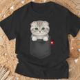 ポケットに入ったスコティッシュフォールド猫 のぞくかわいい子猫 Tシャツ 高齢者への贈り物
