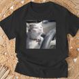 猫のミームtシャツを運転します Tシャツ 高齢者への贈り物