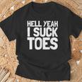 面白い足フェチ つま先を吸う ジョーク 地獄 Yeah Iuck Toes Tシャツ 高齢者への贈り物