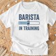 Barista In Training Baristas Cafetera Espresso Camiseta unisex Regalos para ancianos