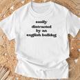 Fácilmente Distraído Por Un Perro Dog Dad Mom English Bulldog Camiseta unisex Regalos para ancianos