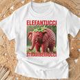 Brainrot Animal Gen Alpha Meme ストロベリーエレファント Tシャツ 高齢者への贈り物