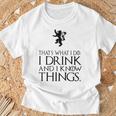 That's What I Do I Drink And I Know Things Tシャツ 高齢者への贈り物