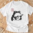 不機嫌そうなカエル 面白い ギター ロックミュージック アニメ 日本語 Tシャツ 高齢者への贈り物