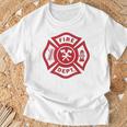 伝統的な消防署救助隊員エンブレムアート。 Tシャツ 高齢者への贈り物