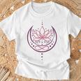 月と無限のシンボルの蓮 ヨガと禅 蓮の花 Tシャツ 高齢者への贈り物