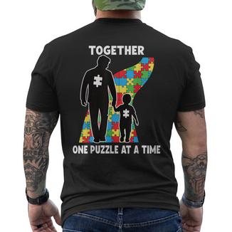 Insieme Orgoglioso Padre Figlio Autistico Ragazzi Autismo Consapevolezza Papà T-shirt da uomo con stampa posteriore - Novitaregali